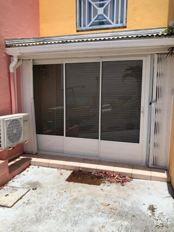 Hibiscus Apartment Le Gosier  Bagian luar foto